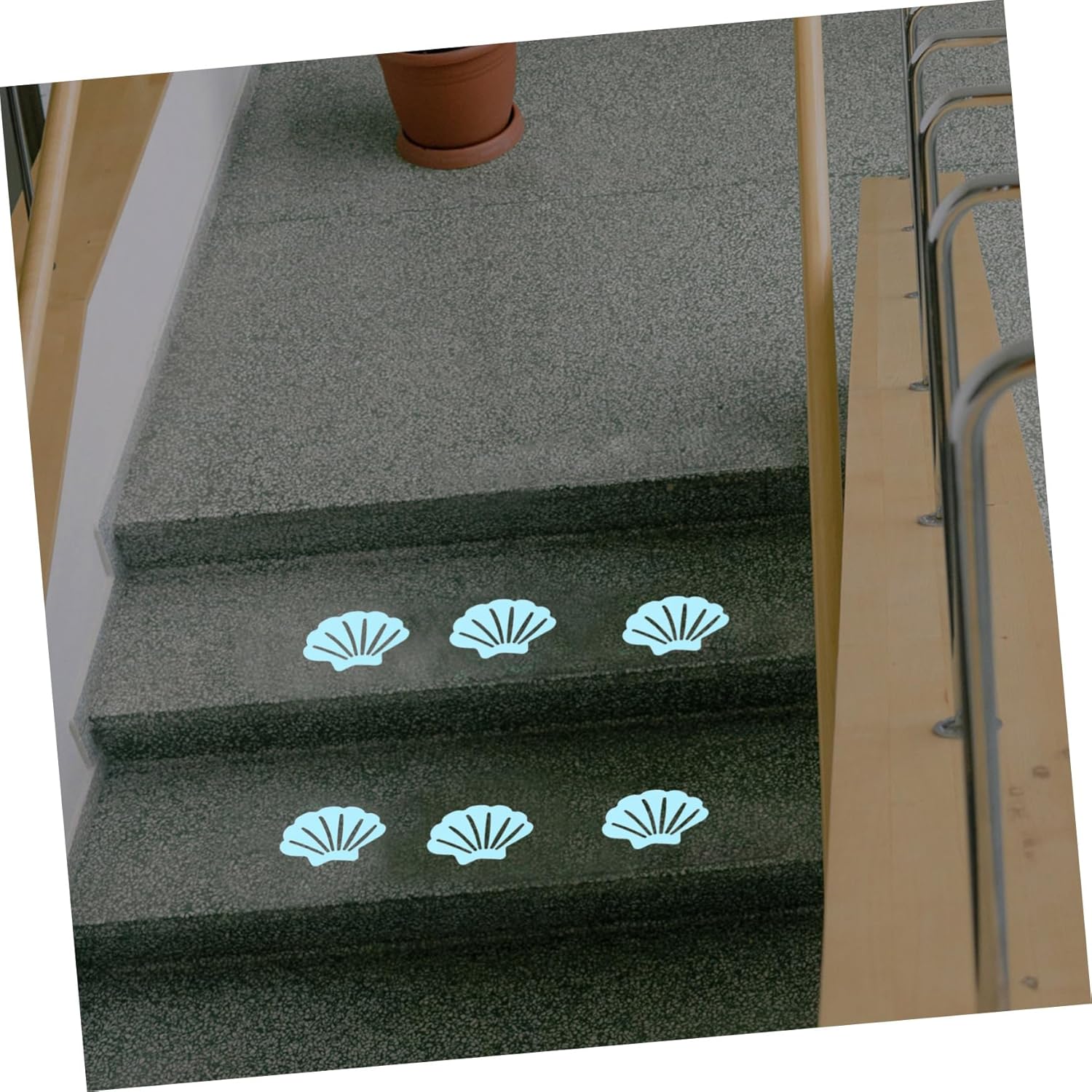LIFKOME Anti-Slip Bath Tub Stickers 30pcs Shell Shape Decals
