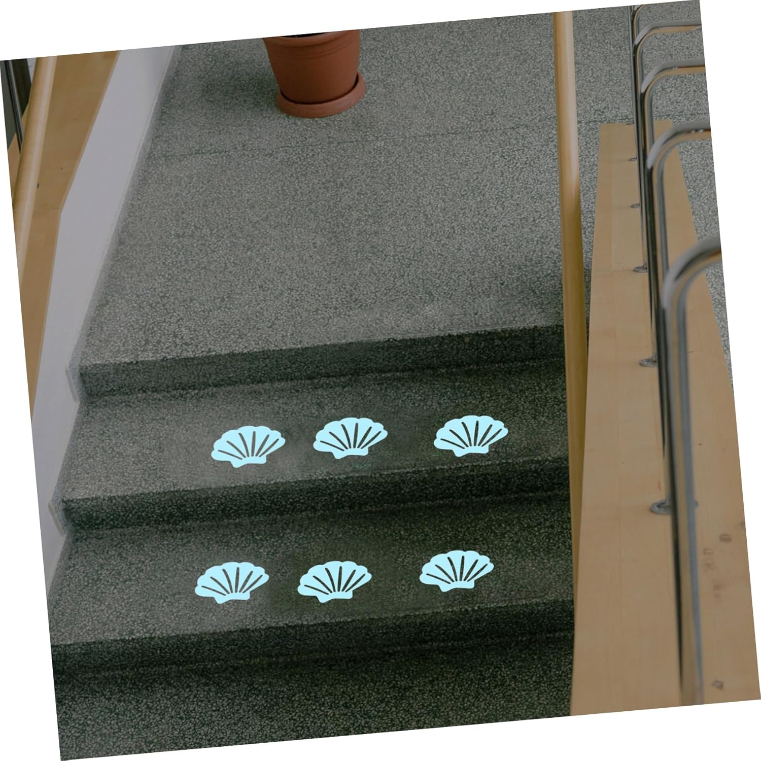 Luxshiny 30pcs Shell Shaped Non-Slip Bath Stickers 1